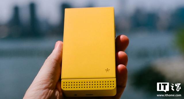 极简翻盖手机Light Flip完整规格信息公布