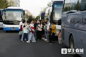 跟团游解锁昆明新玩法！千人旅行团滇池东岸打卡咖啡嘉年华图片