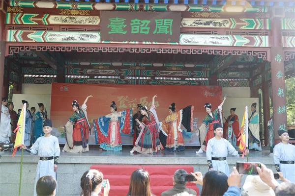 秋色满城 历下有约丨第42届千佛山“九月九”重阳山会温暖启幕，续写泉城非遗新篇