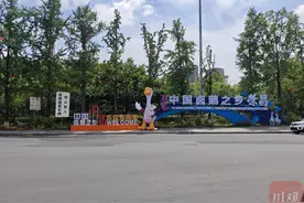 棱镜丨比流量更汹涌的是热情，网红荣昌“五一”的“留量”打法图片