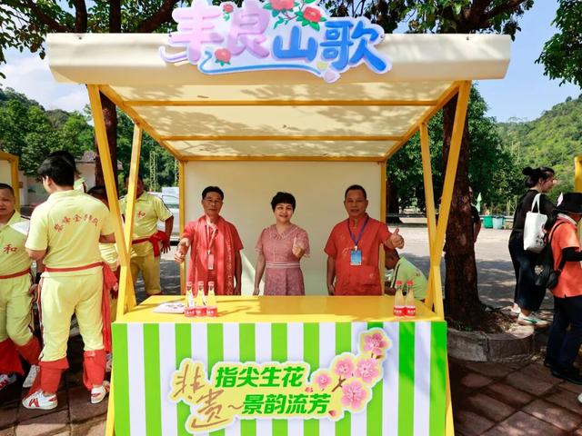 高能预警！现场直击丰顺绝美花墙、花路...