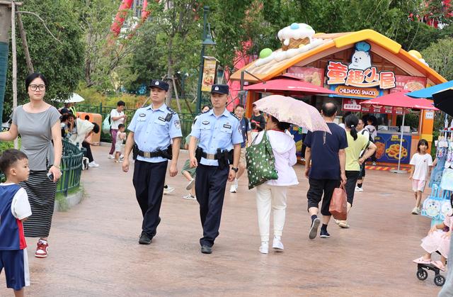 深耕“旅游警务”——暑期打卡郑州海昌 平安畅游有景也有警