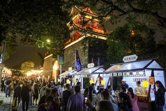 逆天了！4天134万人涌入，全国“榜首城市”果然名不虚传