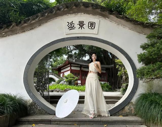 跟着达人，假期拍出朋友圈爆款九宫格