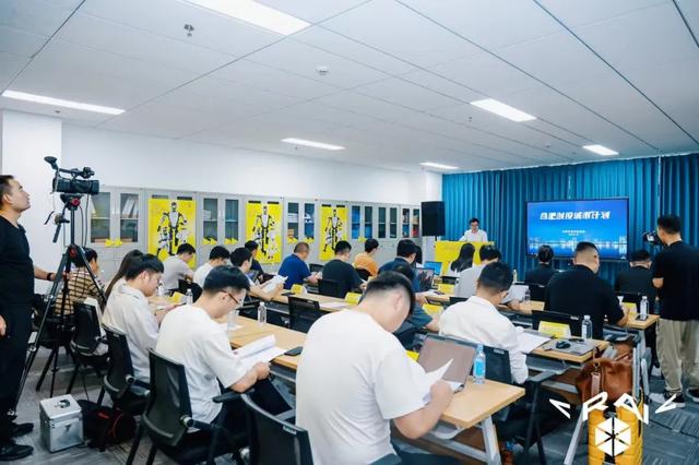 全国首个全尺寸人形机器人赛事今天开赛