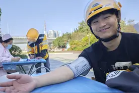 “骑手节”怎么过？广州为配送员送上健康体检图片
