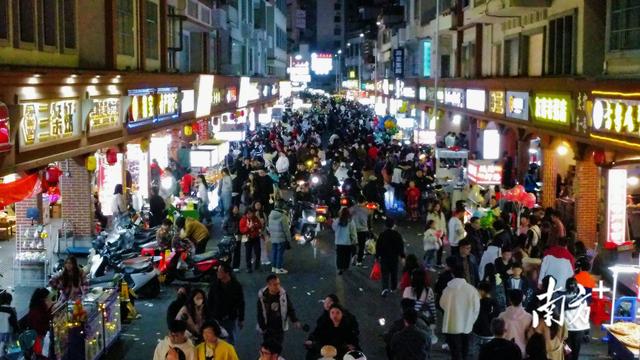 汕尾领“鲜”｜二马路渔歌快闪贺开渔，文旅融合激活“夜经济”