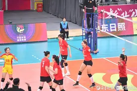新赛季开门红！山东日照钢铁女排主场3-0北京北汽女排图片
