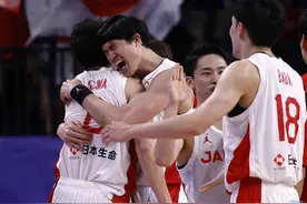 日本男篮获直通奥运资格！井上雄彦晒烟花照庆祝🏀图片