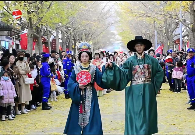 天水“黄金大道”邂逅汉服节：一场金色浪漫与国风雅韵的盛宴，邀您参加！