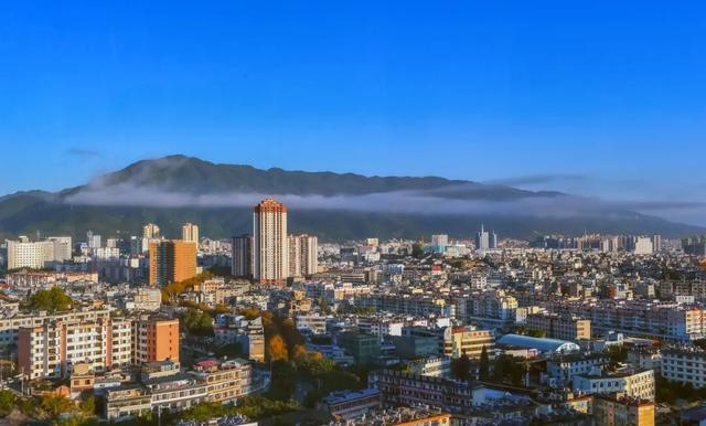 遇见临沧 如回故乡丨青山伴流云 临翔“旗山玉带”上线