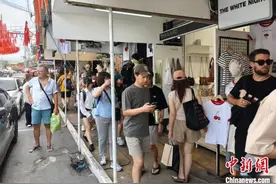 中新社记者直击：地震次日泰国曼谷正逐步恢复正常社会秩序图片