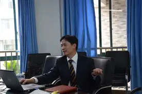 天堂里来了一位痴迷校史的校长——倪瑞明图片