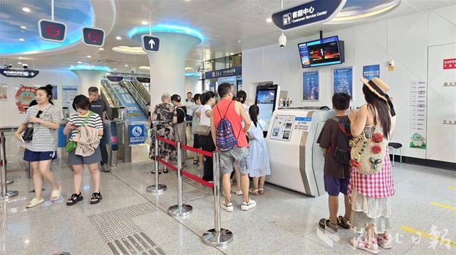 武汉空轨“低空飞行”热度持续攀升