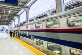 “双层火车”来了？12306回应图片