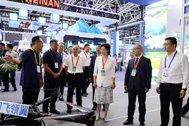 赵璟王青峰检查第八届丝博会商洛市参展工作图片