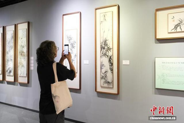 浙江杭州：安吉竹文化展吸引游客