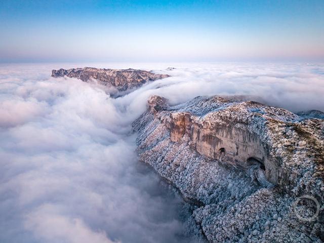 重庆南川：云海与雪景同框，开启冬日仙境模式