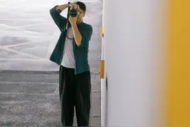 “领证跟拍”在港城走俏 用专业相机记录幸福瞬间，仪式感满满图片