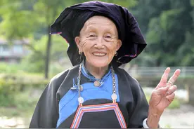 “不讲钱，把病治好就行！”湖南大山里102岁瑶医每年接诊数千人：一点也不累图片