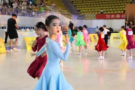 2024“哇赛！舞王”国标舞全国巡回精英赛（习水站）举行图片