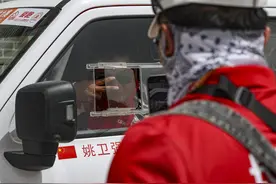 2025中国环塔国际拉力赛发车 百余量车组展开排位赛较量图片