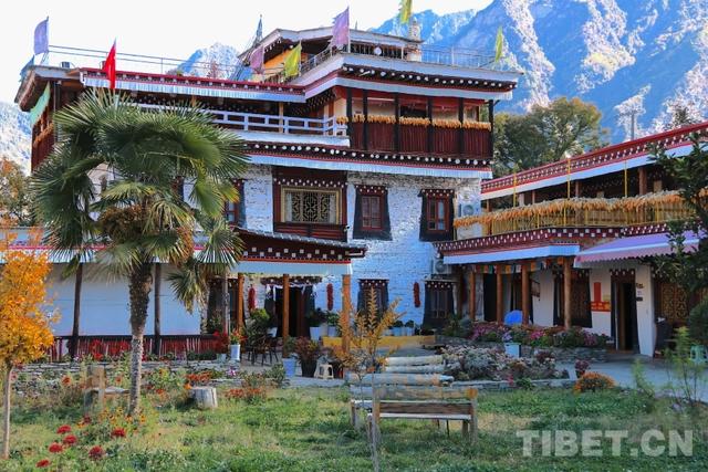 “云端藏寨”走向世界 基卡依村交出幸福答卷