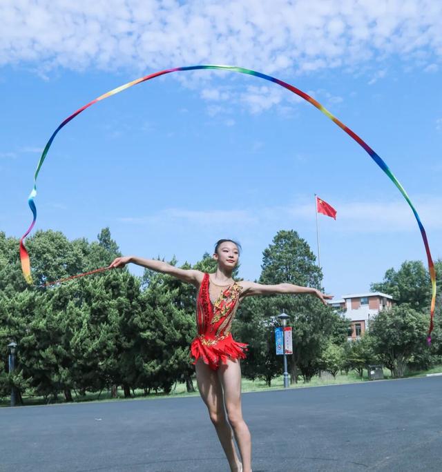 大草坪上听音乐赏圆月，约了吗？