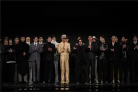 胡兵亮相中国国际时装周 力挺新生代设计师图片