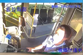 紧急送医！乘客突发疾病，东营一公交车秒变“救护车”图片