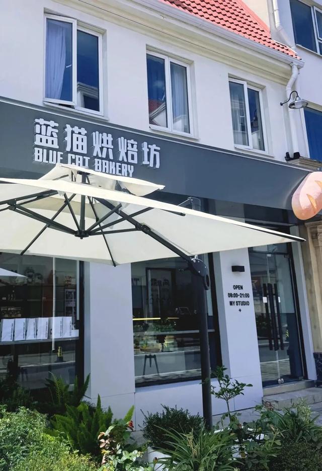 美兰湖的秋天藏着“多巴胺”配色！快来打卡这座湖畔彩色小镇吧