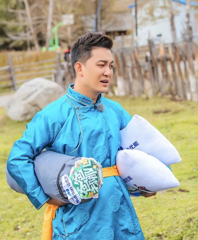 《爸爸去哪儿》村长李锐已从湖南卫视离职，回应在迪拜拿下12亿订单：是集体努力的结果，我只是普通创业者，还是喜欢当主持人