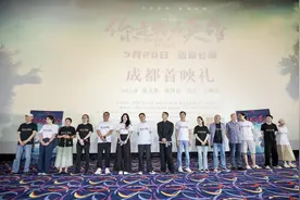 电影《你是我的英雄》首映，陈永胜饰演救援队员图片