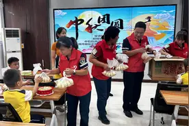 中国石化济南商河公司开展“真情满中秋 石化伴成长”活动图片