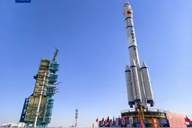 神舟十九号船箭组合体转运至发射区 计划近日择机实施发射图片