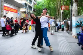 这就是青春的样子！考生跳舞庆贺高考结束图片