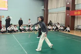 奥运冠军入校指导！武汉七一中学羽毛球冬令营点燃学生冬日运动热情图片