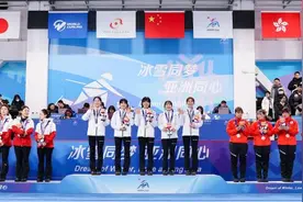 中国女子冰壶队摘银 中国冰壶1银2铜收官图片