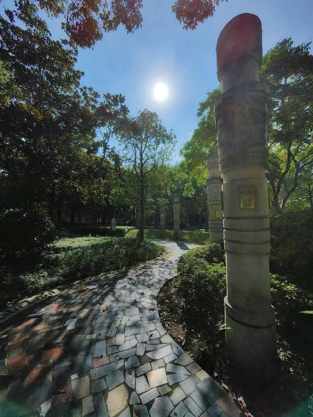 闵行人的嘴真严啊，街头那么多公园却不说……