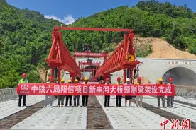 粤西重要通道阳信高速建设新进展：新丰河大桥完成架梁图片