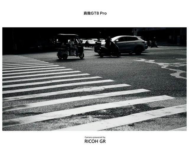 “还是得看有性格的品牌玩新名堂”｜真我GT8 Pro不止“街拍神器”