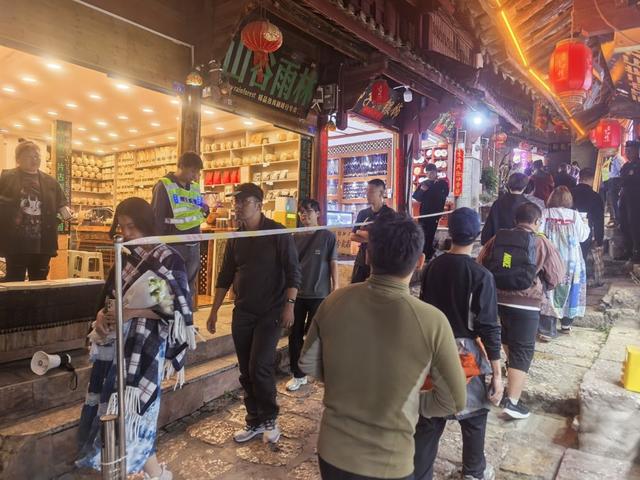 丽江古城：客流疏导实战演练 为“十一”旅游安全“加码”