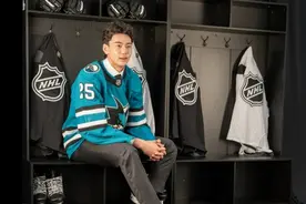 中国冰雪运动掀开新篇章，王浩西高位入选北美NHL冰球联赛图片