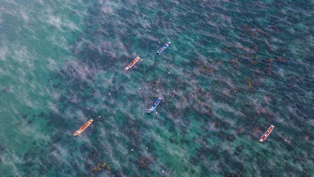 泸沽湖：薄雾轻舟入画来 冬韵泸沽醉游人