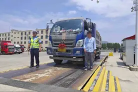 外地大货车违法上路 枣庄交警“天眼”比对及时查扣图片