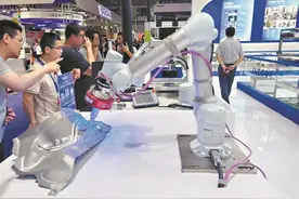 机器人秀出“十八般武艺”：广东举办国际机器人及智能装备博览会图片