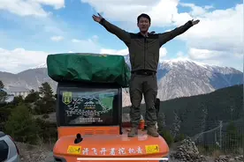 安徽小伙开着挖机去西藏：在1平米的空间困了10多年，想去看看世界图片