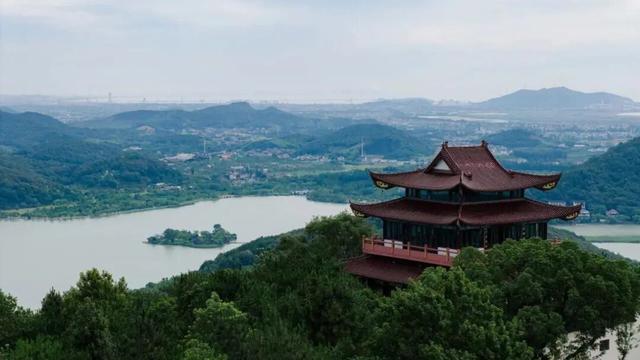 驾游浙江 ｜ 探访余华笔下的“盐系小城”！海盐这条公路，藏着长三角最治愈的山海湖光