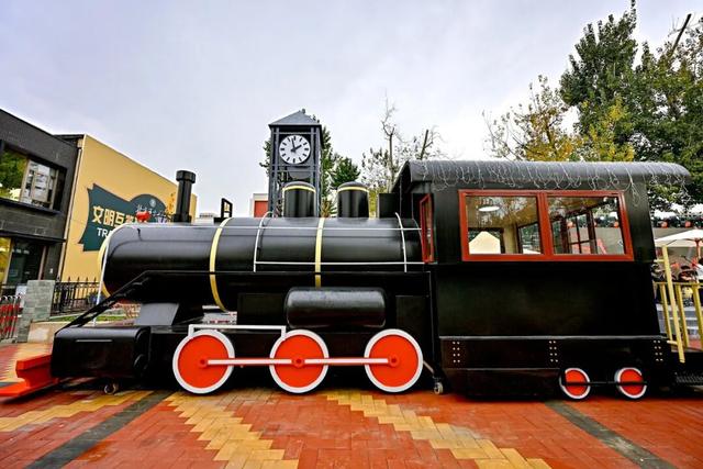 实拍！海淀学院路，新增一座列车主题公园——