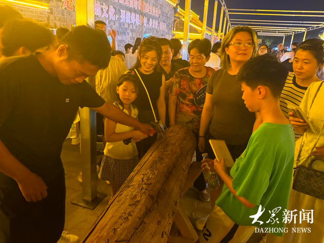 历史文化景区玩起NPC，夜游经济带火一座城